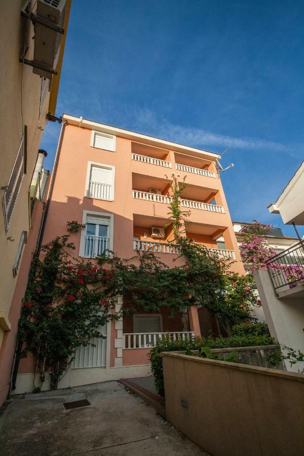 Apartments Knezovic Gradac  Eksteriør billede