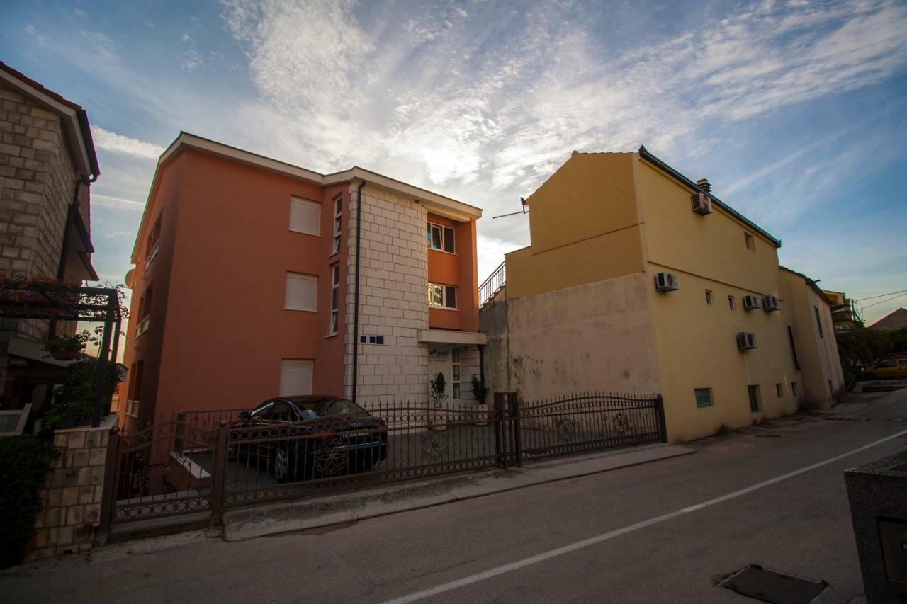 Apartments Knezovic Gradac  Eksteriør billede