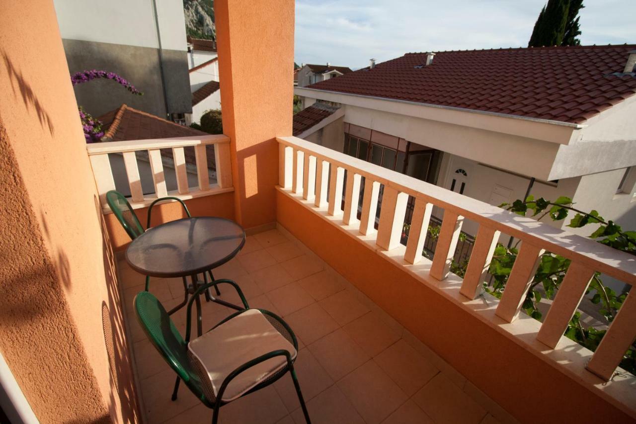 Apartments Knezovic Gradac  Eksteriør billede