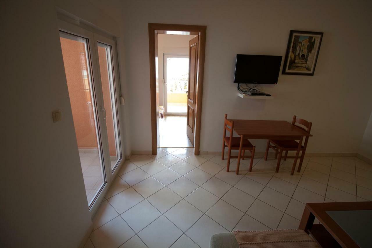 Apartments Knezovic Gradac  Eksteriør billede