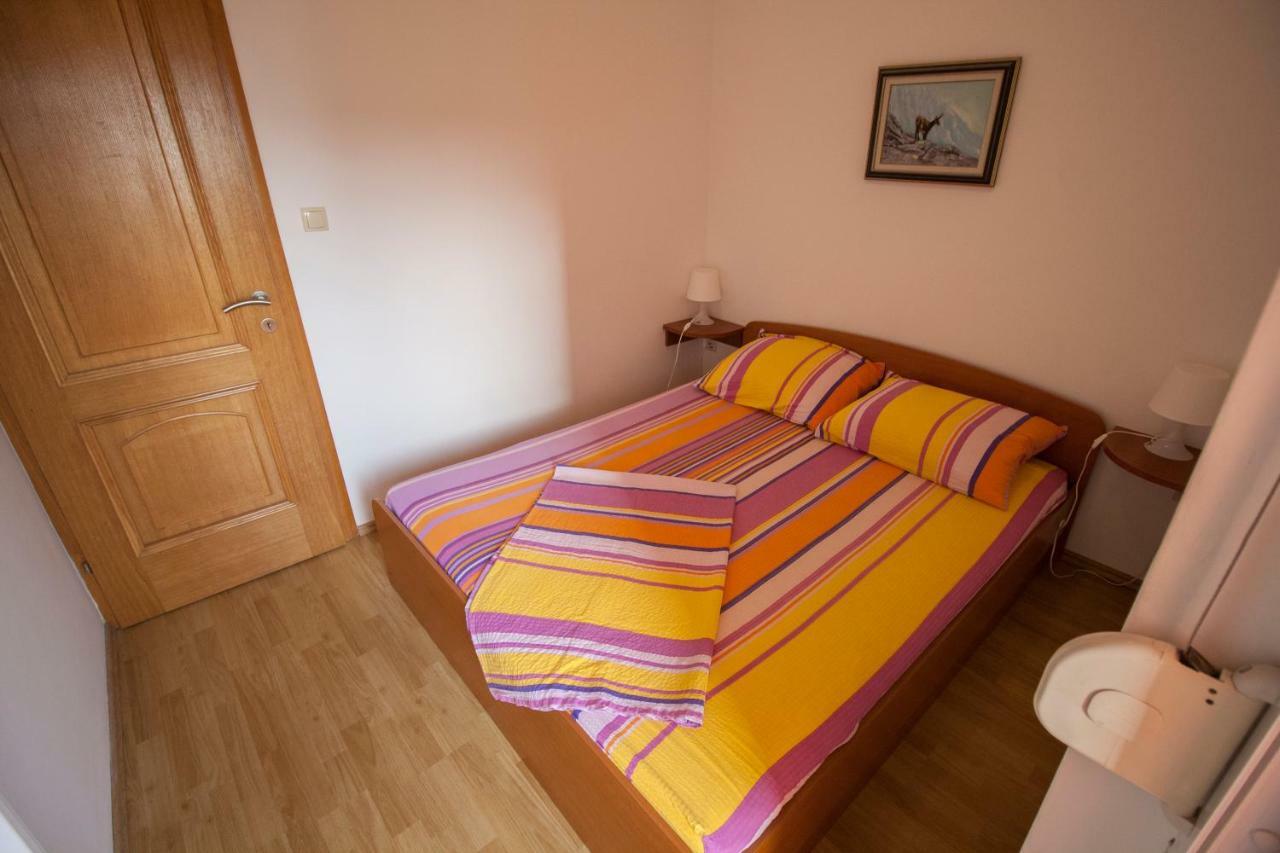 Apartments Knezovic Gradac  Eksteriør billede