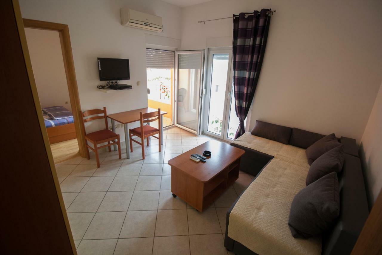Apartments Knezovic Gradac  Eksteriør billede