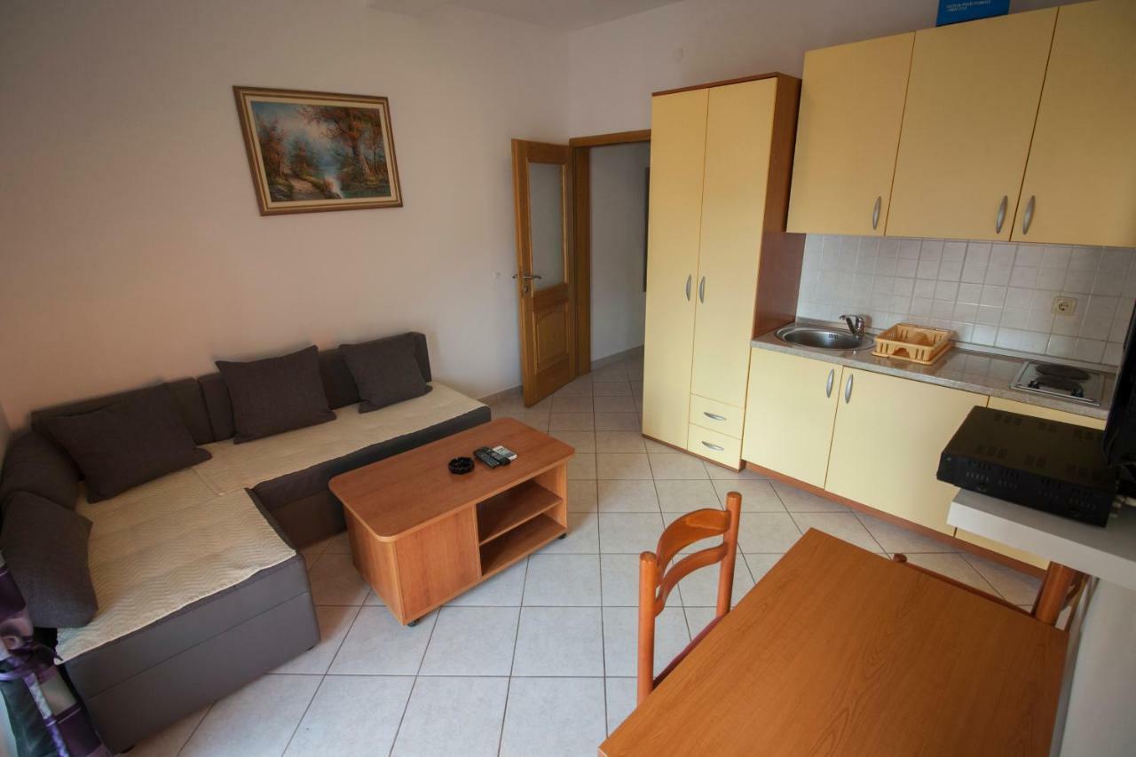 Apartments Knezovic Gradac  Eksteriør billede