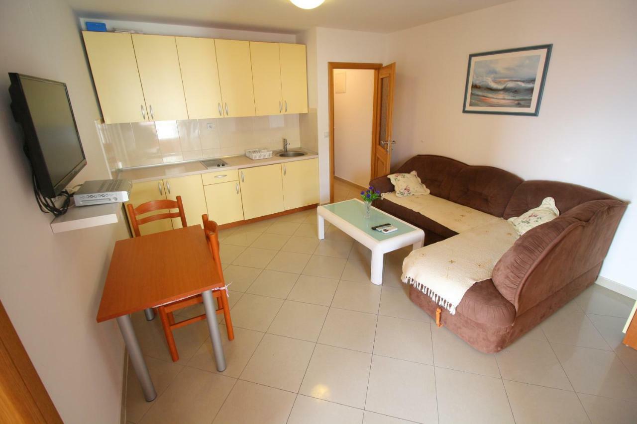 Apartments Knezovic Gradac  Eksteriør billede