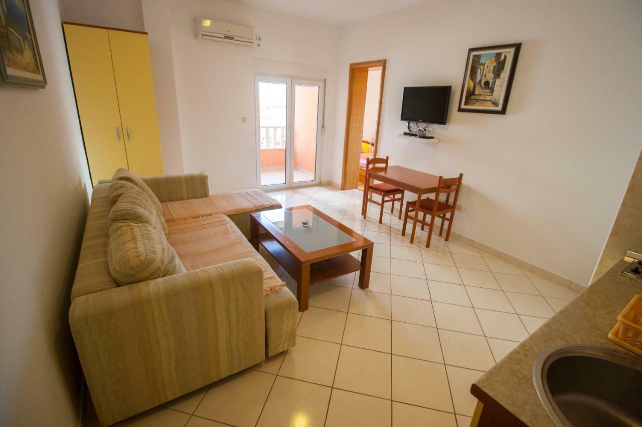 Apartments Knezovic Gradac  Eksteriør billede