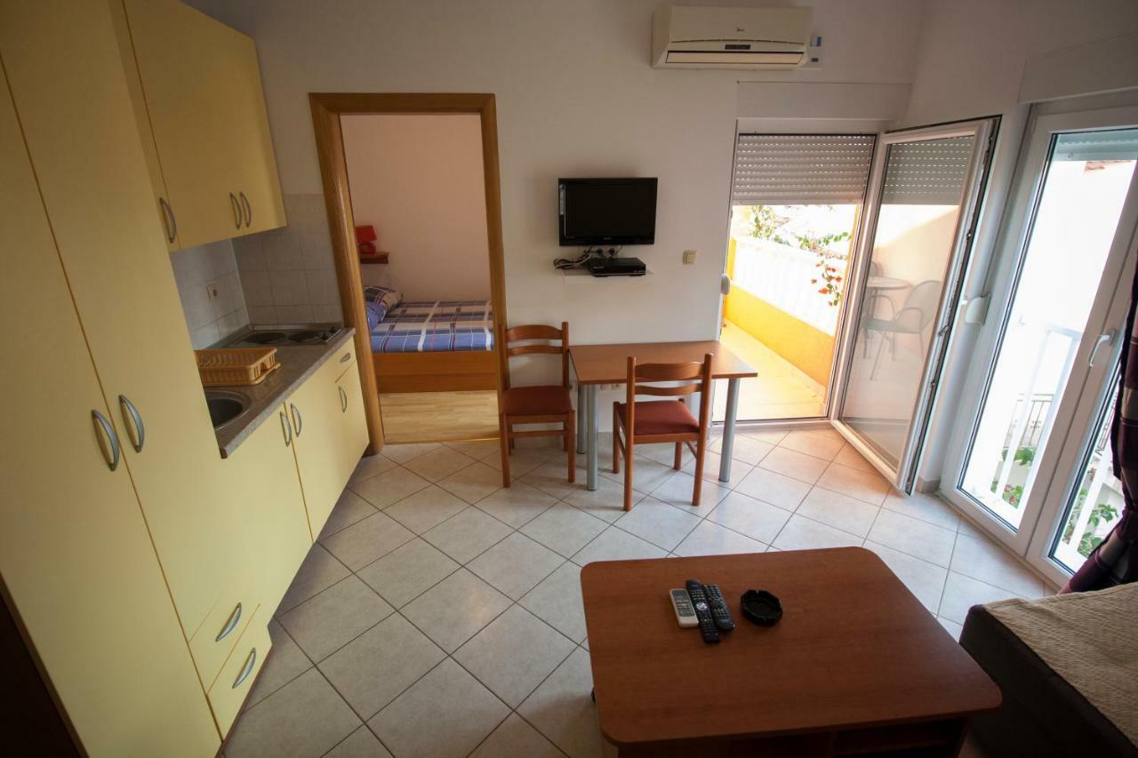 Apartments Knezovic Gradac  Eksteriør billede