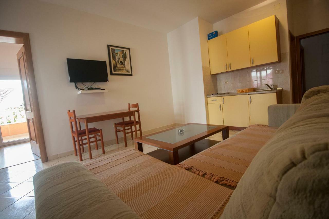 Apartments Knezovic Gradac  Eksteriør billede