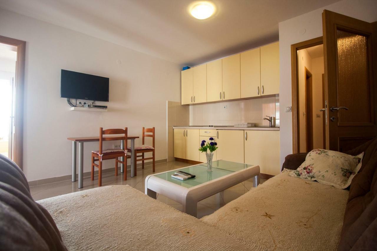 Apartments Knezovic Gradac  Eksteriør billede