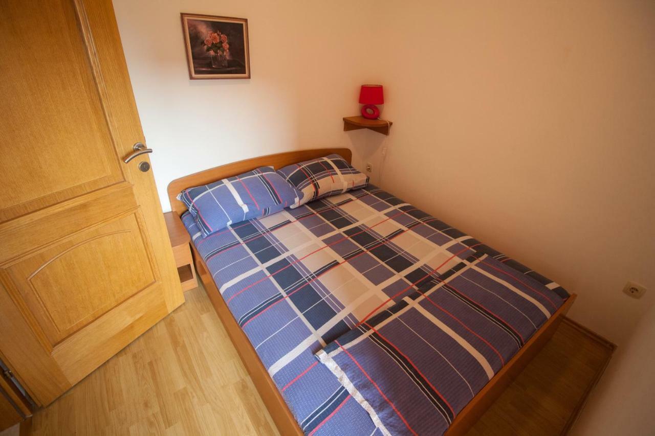 Apartments Knezovic Gradac  Eksteriør billede