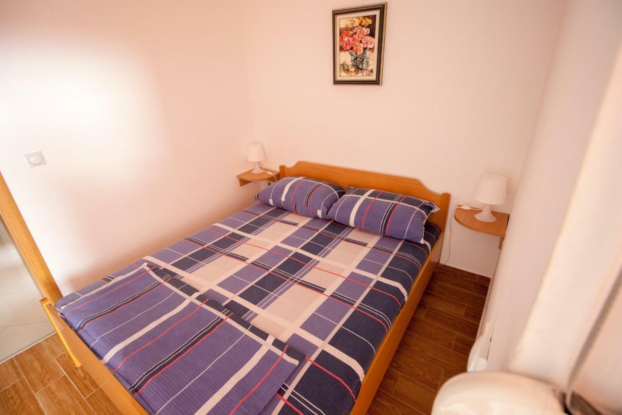 Apartments Knezovic Gradac  Eksteriør billede