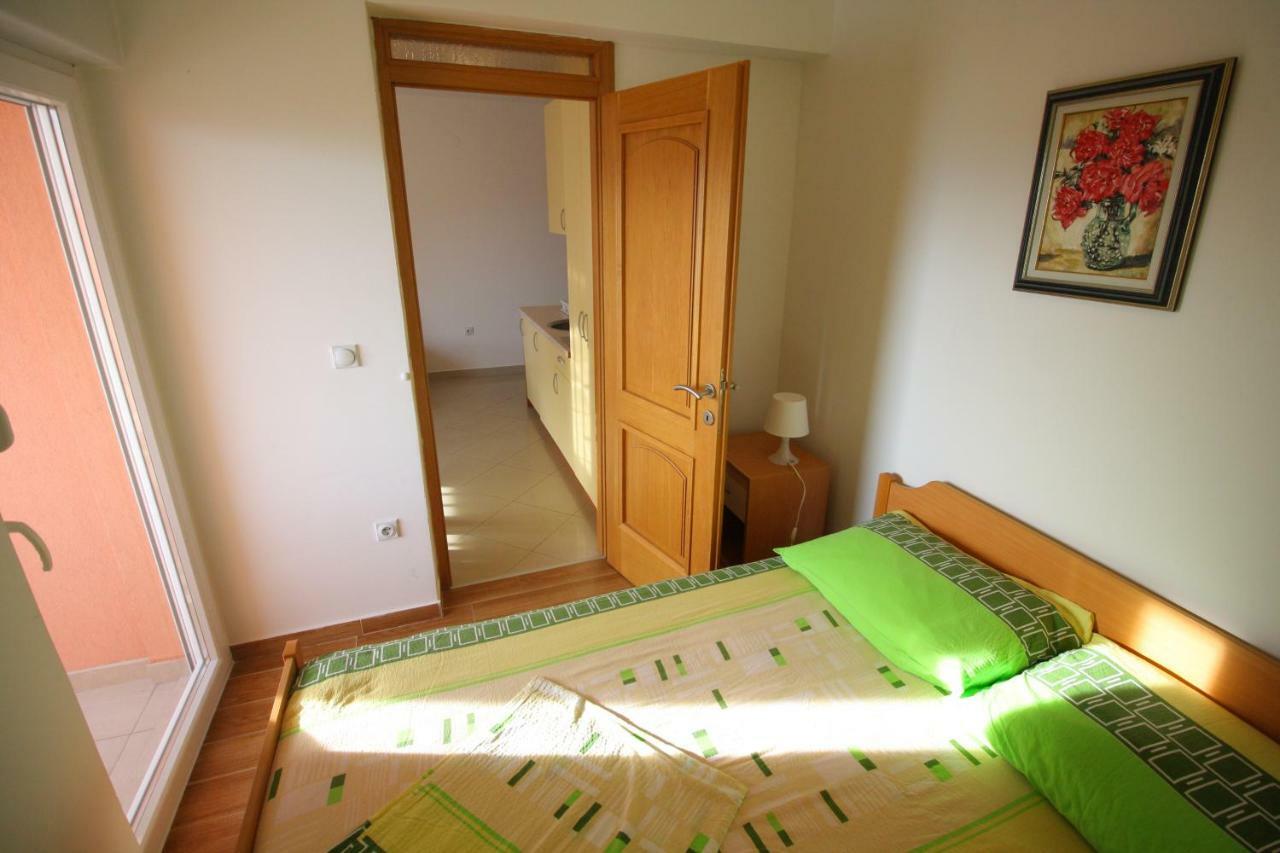 Apartments Knezovic Gradac  Eksteriør billede