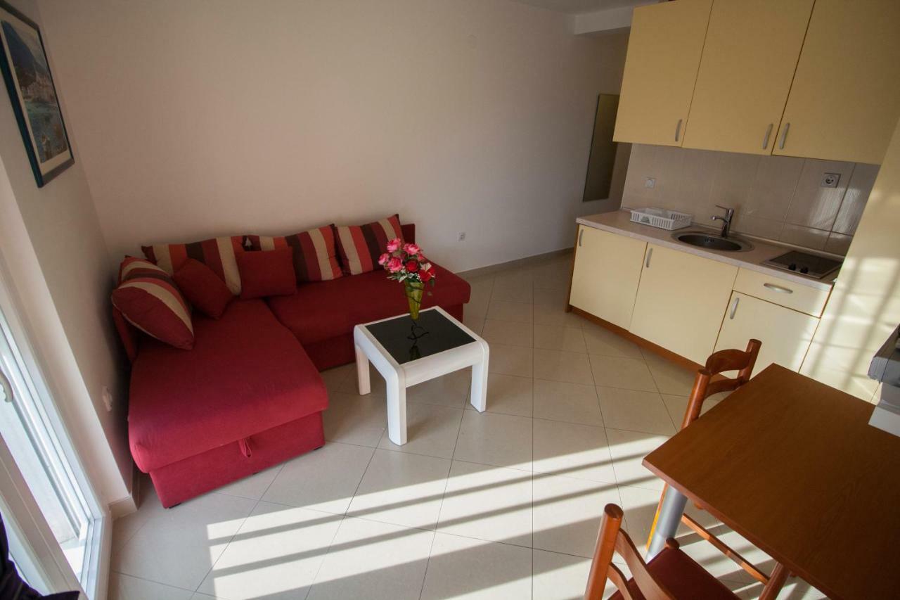 Apartments Knezovic Gradac  Eksteriør billede
