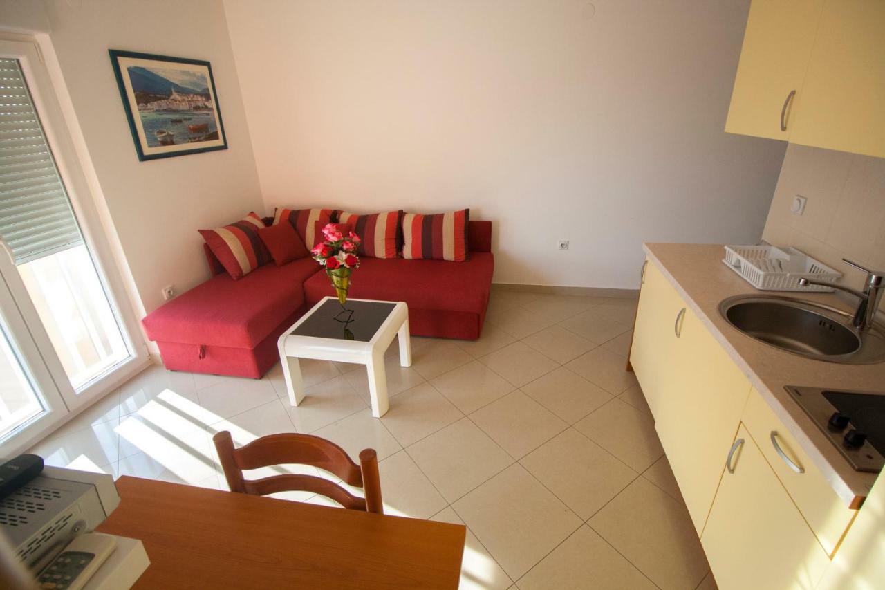 Apartments Knezovic Gradac  Eksteriør billede