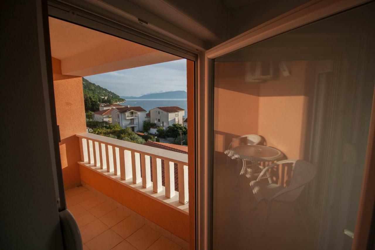 Apartments Knezovic Gradac  Eksteriør billede