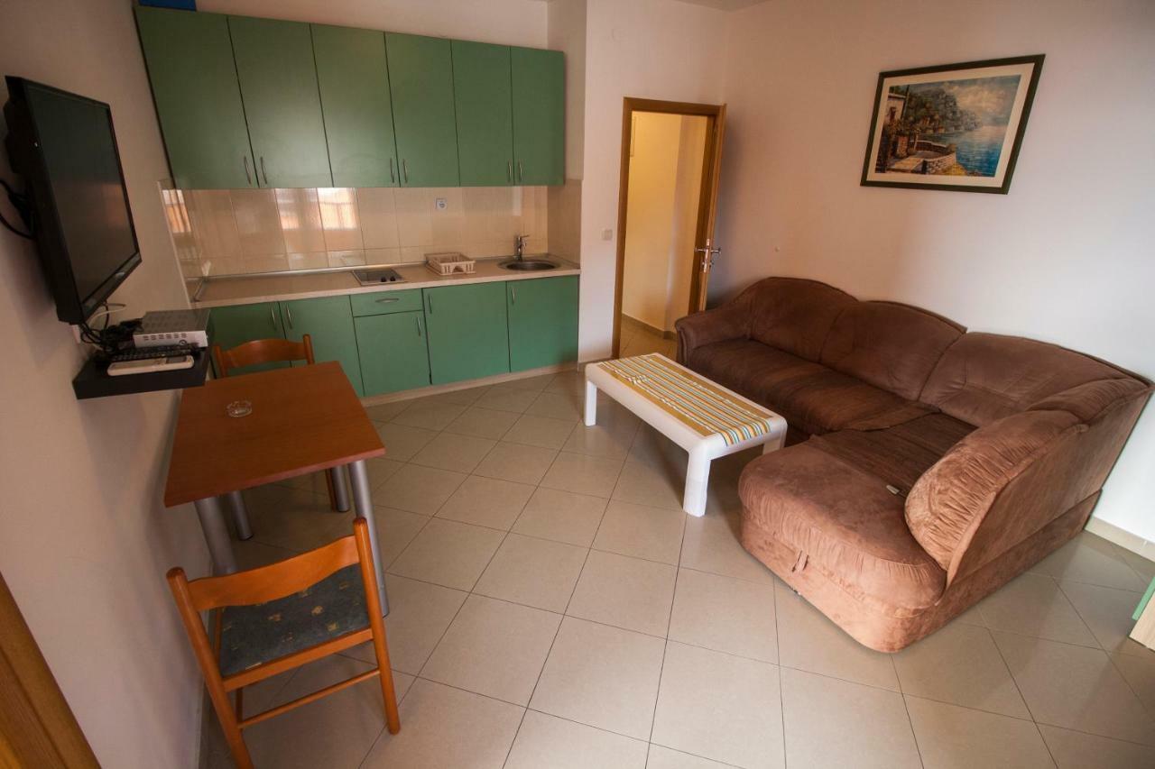 Apartments Knezovic Gradac  Eksteriør billede