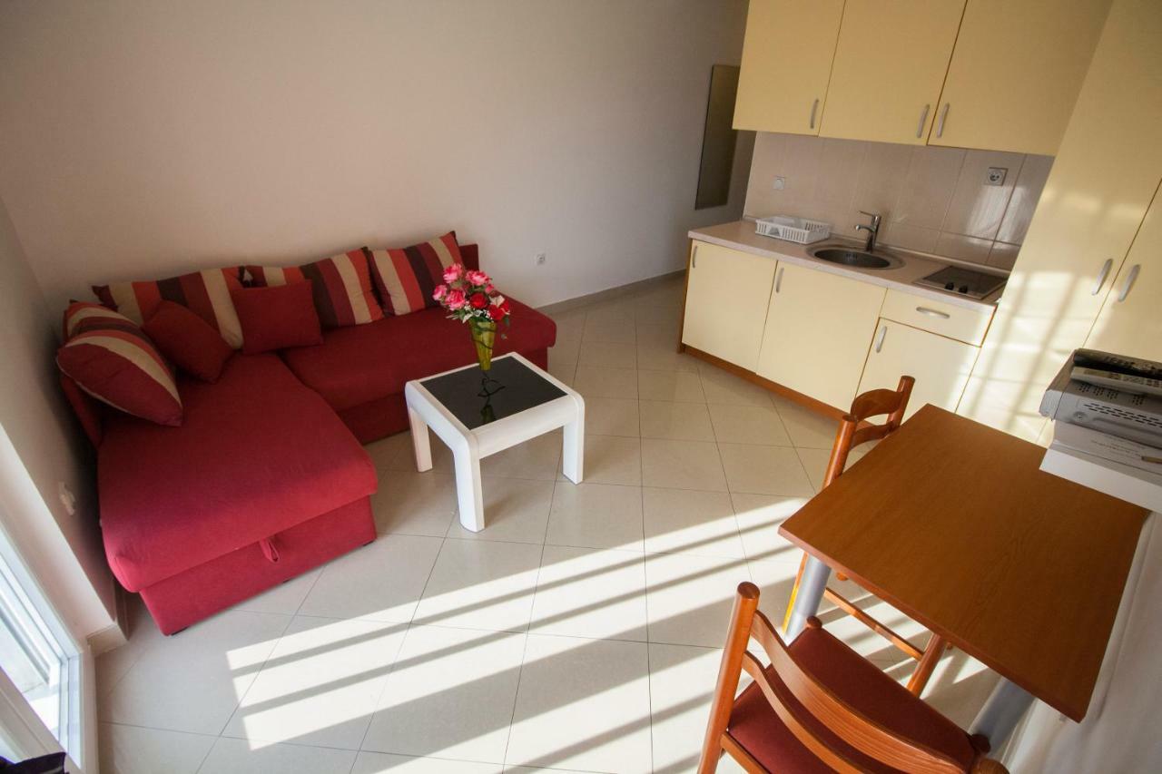 Apartments Knezovic Gradac  Eksteriør billede