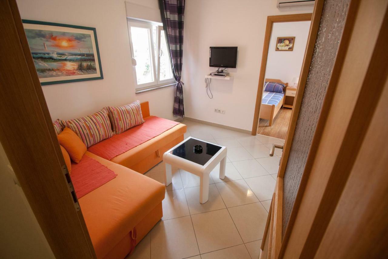 Apartments Knezovic Gradac  Eksteriør billede