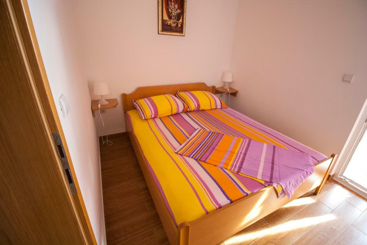 Apartments Knezovic Gradac  Eksteriør billede